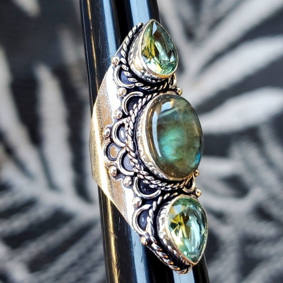 New Labradorite & Tsavorite 925 Silver Statement Ring. - Picture 16 of 16